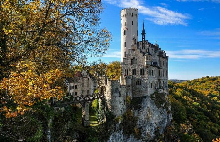 30 самых необыкновенных замков со всего мира