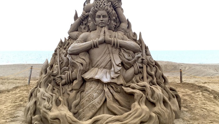 50 невероятных скульптур из песка