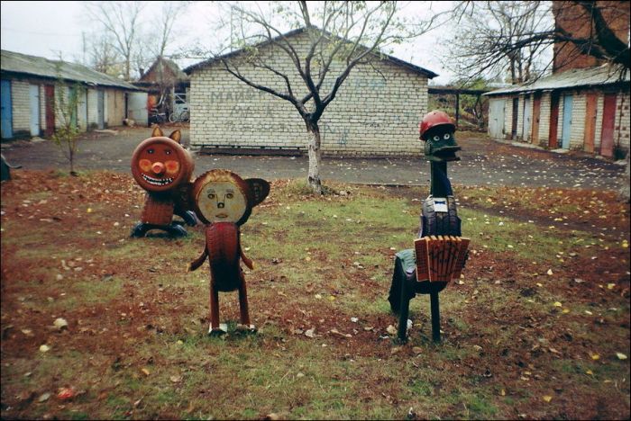 33 скульптуры в российских дворах, которыми можно пугать детей