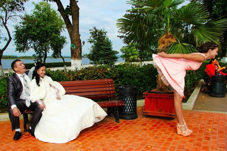 25 Funniest Wedding Photos