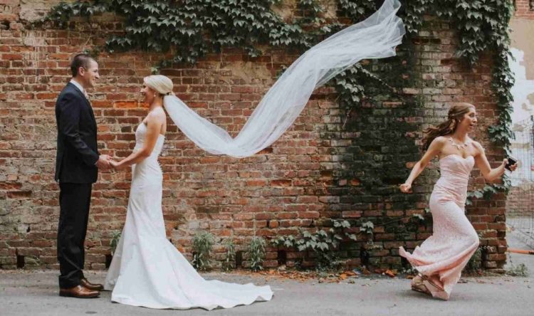 25 Funniest Wedding Photos