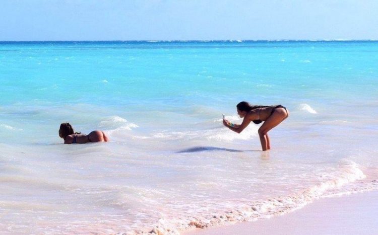 The Funniest Beach Photo-Fails