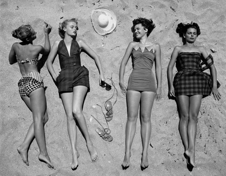 Retro Beach Vibes: A Collection of Nostalgic Beach Photos