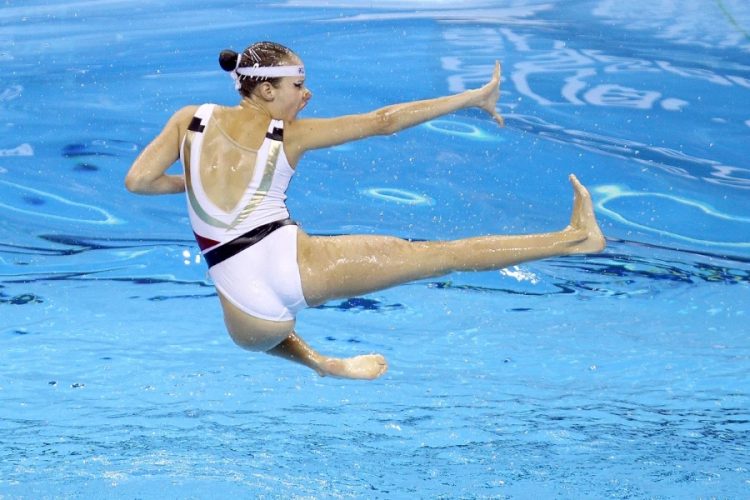 Hilarious Synchronized Swimming Moments: A Collection of Comical Photos