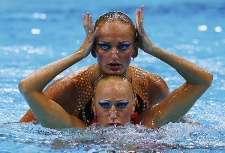 Hilarious Synchronized Swimming Moments: A Collection of Comical Photos