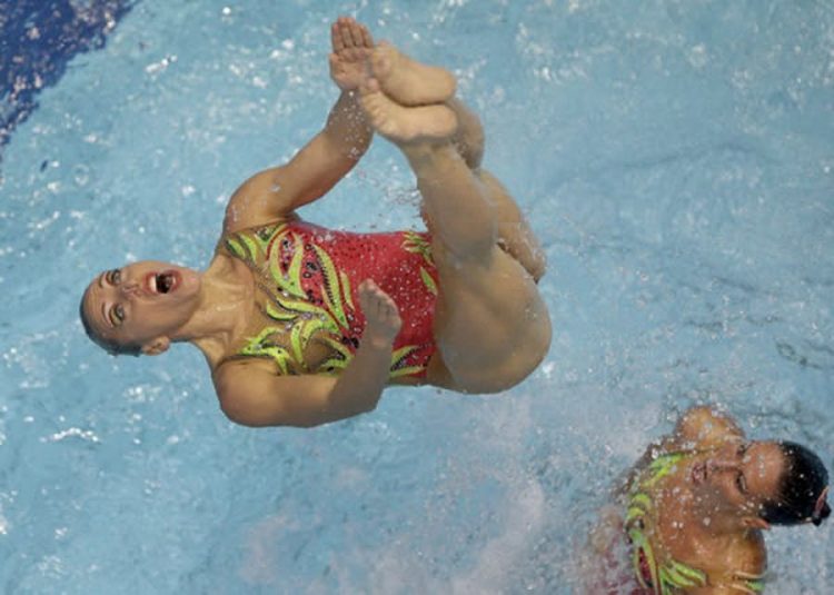 Hilarious Synchronized Swimming Moments: A Collection of Comical Photos