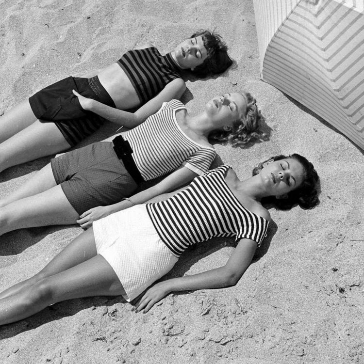 Retro Beach Vibes: A Collection of Nostalgic Beach Photos