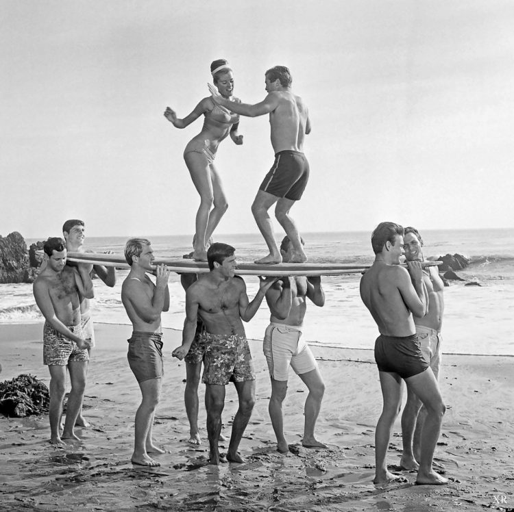 Retro Beach Vibes: A Collection of Nostalgic Beach Photos