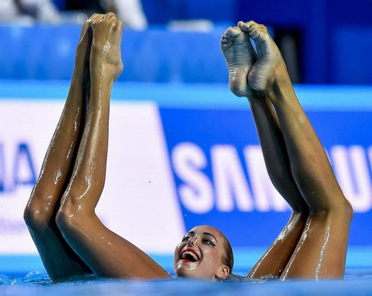 Hilarious Synchronized Swimming Moments: A Collection of Comical Photos