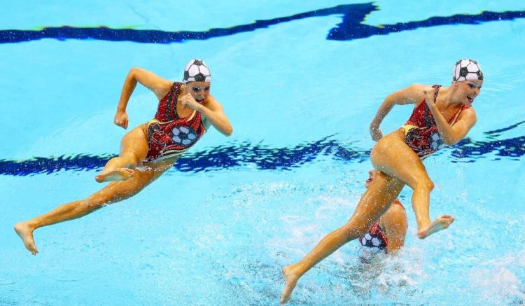 Hilarious Synchronized Swimming Moments: A Collection of Comical Photos