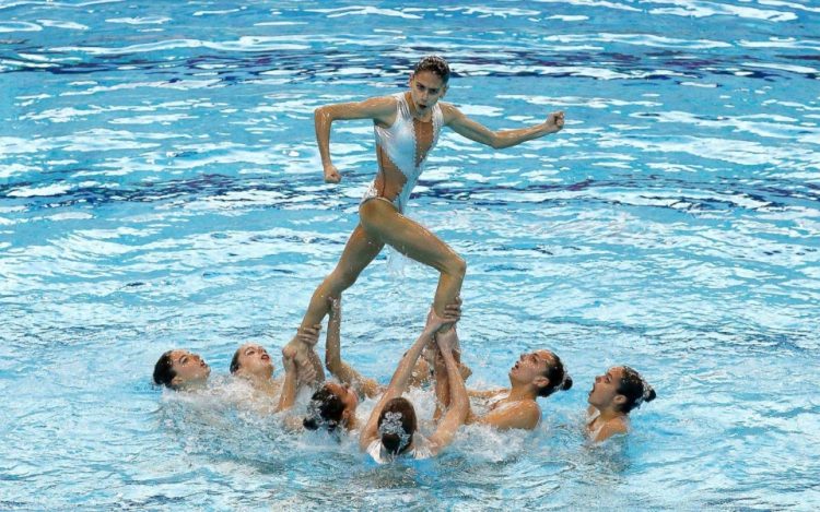 Hilarious Synchronized Swimming Moments: A Collection of Comical Photos