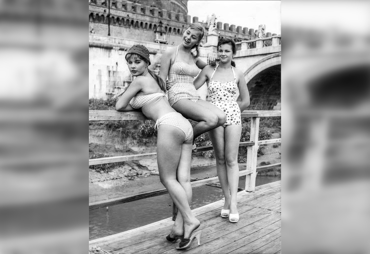 Retro Beach Vibes: A Collection of Nostalgic Beach Photos