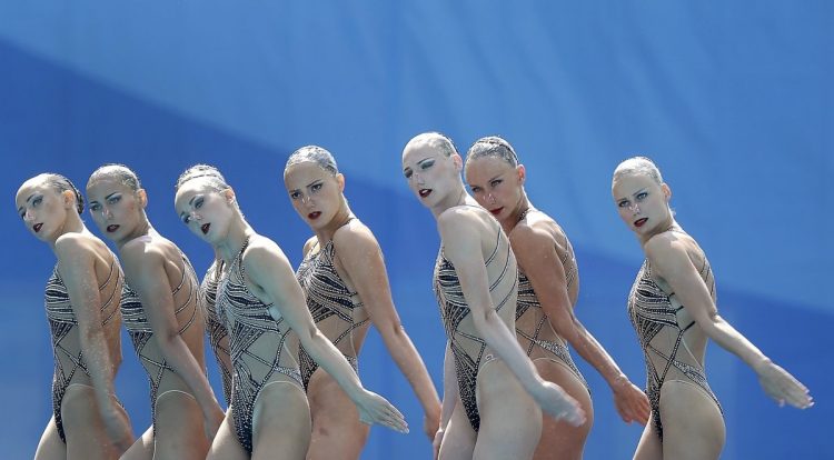 Hilarious Synchronized Swimming Moments: A Collection of Comical Photos