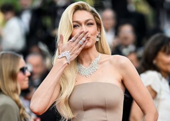 A Glimpse of Glamour: Jaw-Dropping Celebrity Jewelry