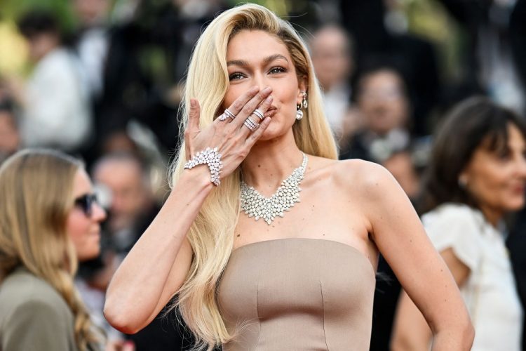 A Glimpse of Glamour: Jaw-Dropping Celebrity Jewelry